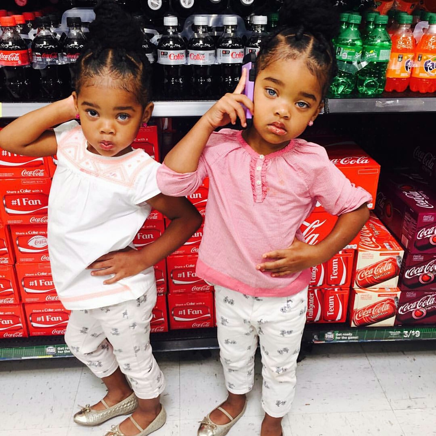 Behind blue eyes: the Instagram twins who went viral | Monagiza